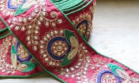 【５０cm単位】インド刺繍リボン：花 ビーズ　エンジ 　＜クリックポストOK＞
