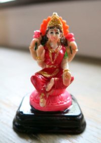 レジンのヒンズー神＜ラクシュミ像＞