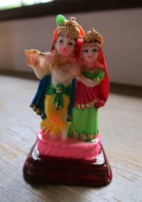 レジンのヒンズー神＜クリシュナ＆ラーダ像＞