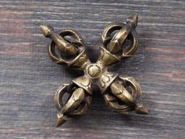 画像1: ミニ ダブルドルジェ（交差金剛杵）：真鍮　約６.５ｃｍ　密教法具 ＜クリックポストOK＞