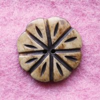 ネパール 水牛の骨 手作りボタン：まる花a　＜郵送OK＞