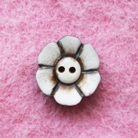 ネパール 水牛の骨 手作りボタン：白花a　＜郵送OK＞