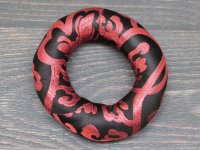 シンギングボウル マット ： リング マット　ブラック＆レッド  直径約１０ｃｍ