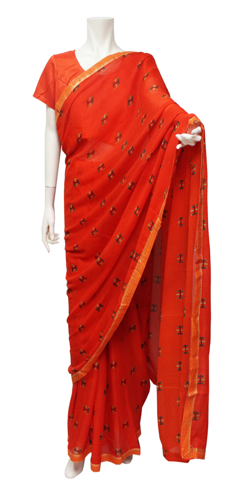 朱色のサリーアップしました　India