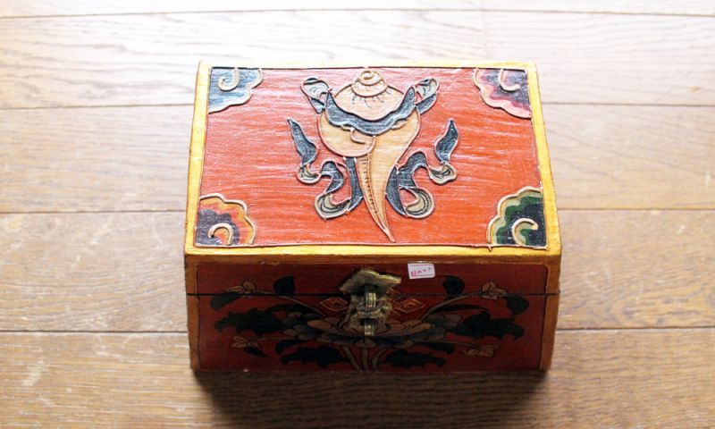 チベットの木箱