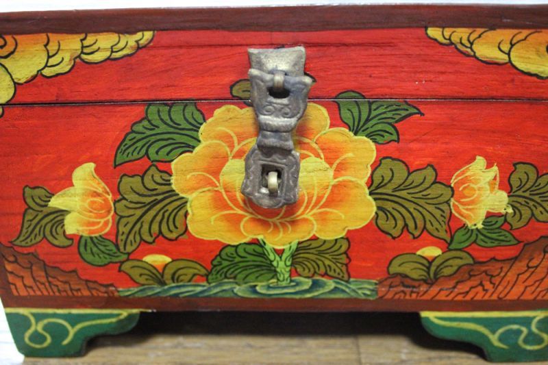 チベットの木箱